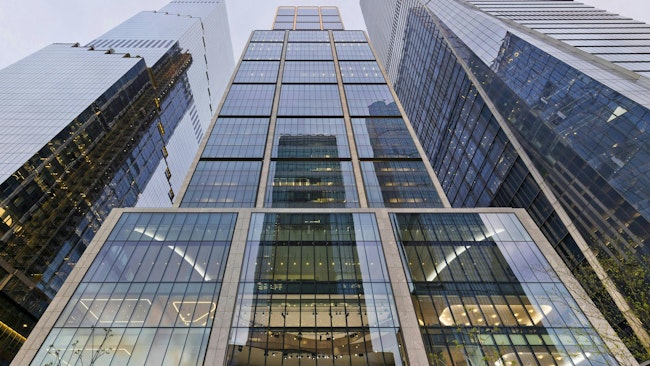 BlackRock co-located 4,000 employees in a single office occupying 15 stories in Manhattan’s Hudson Yards, one of New York’s largest commercial office towers.