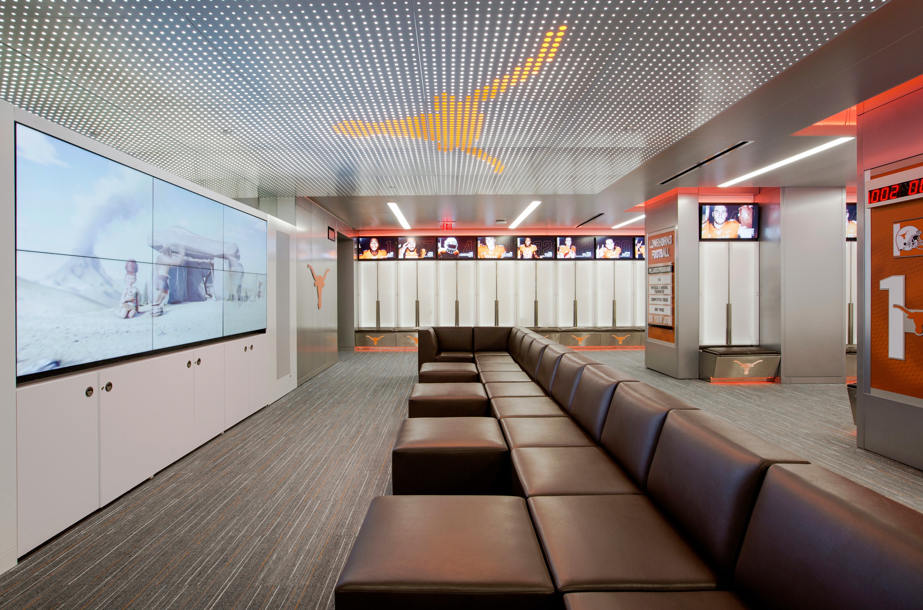 2005APSSSL02-UT LockerRoom_PlayersLounge2_Grey_1