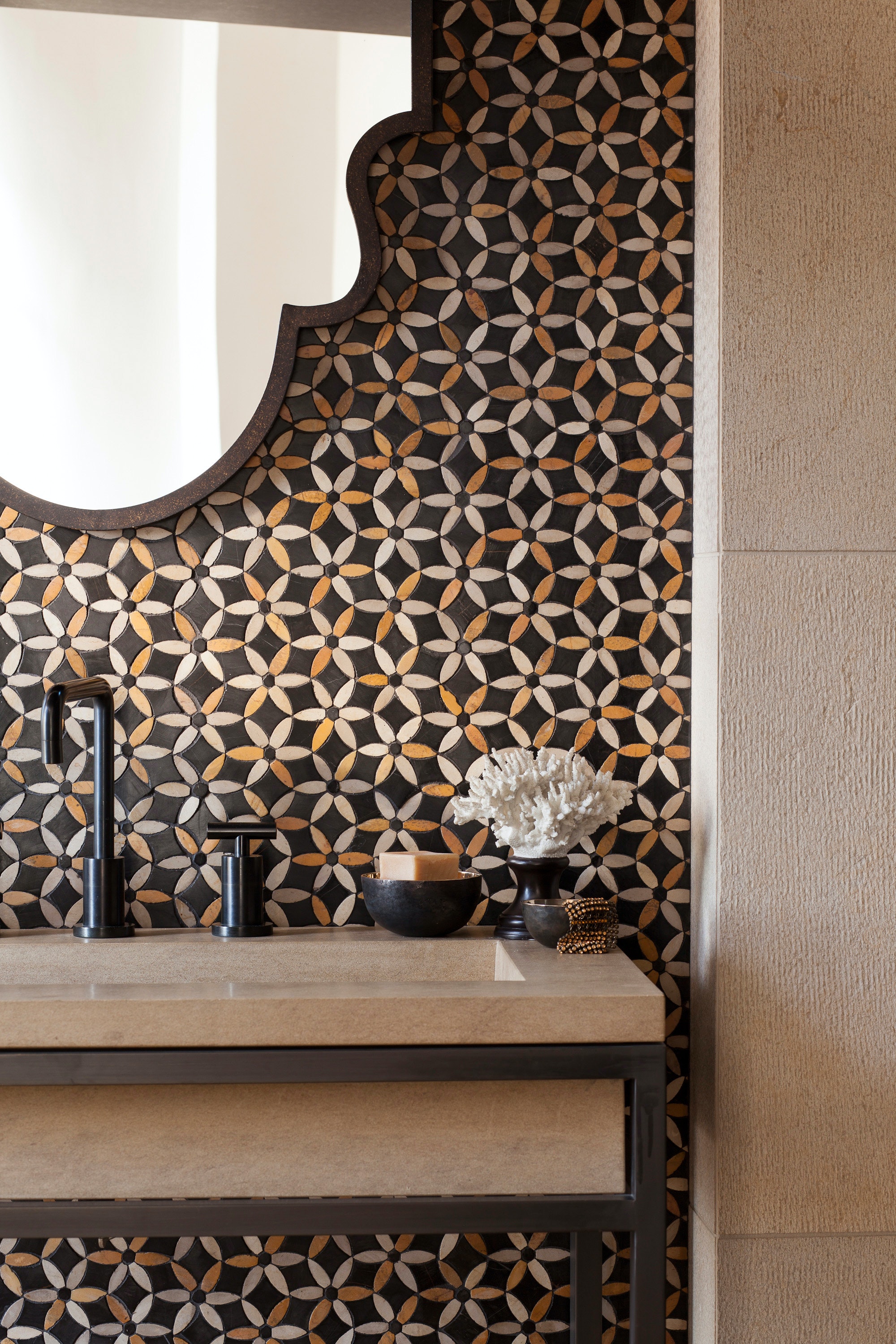 1656089340986 1910apnewbb01