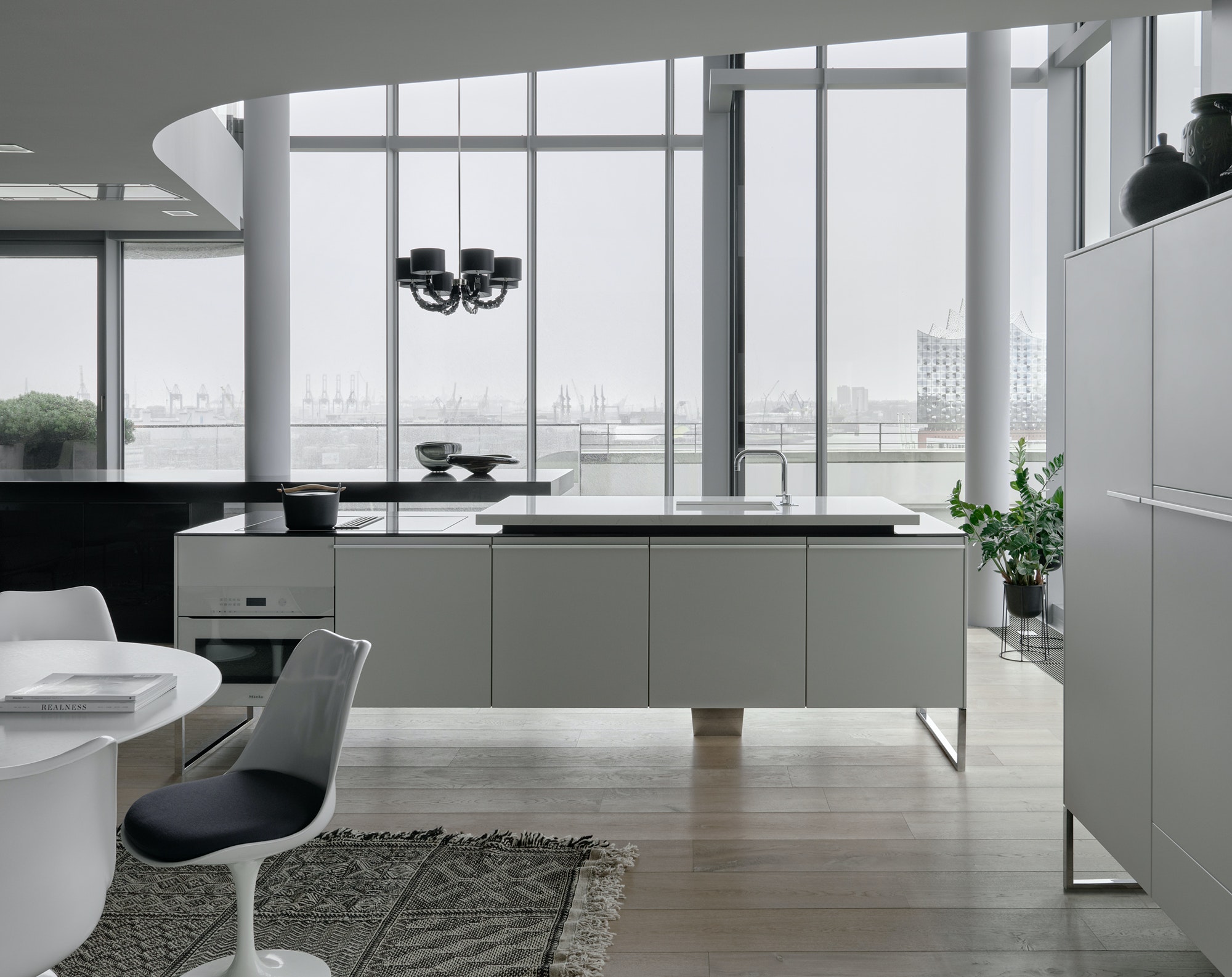 1656090110753 1903apprdmm02e4