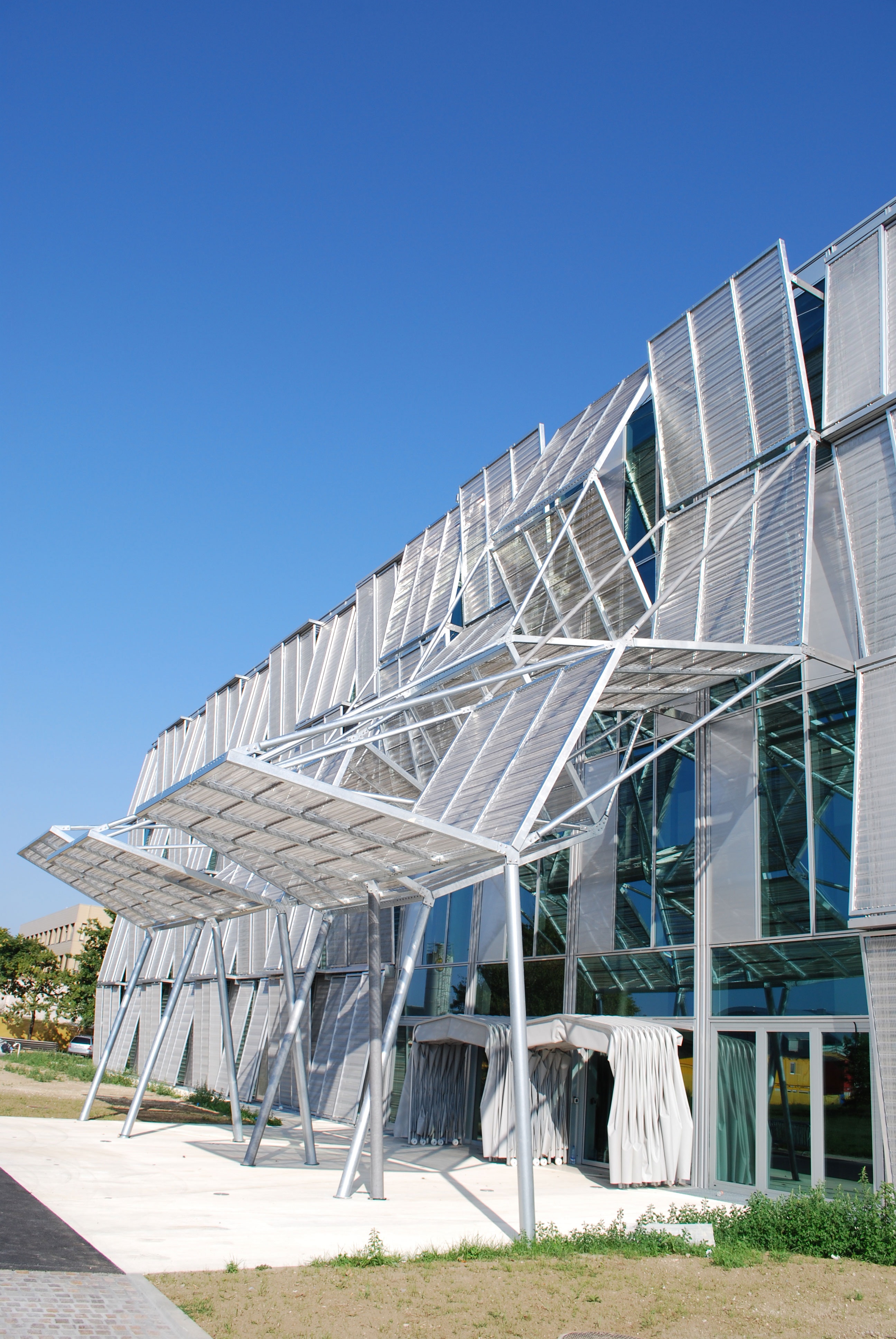 Ecole_Polytechnique_Federale_de_Lausanne_University_Lausanne_Switzerland_Dominique_Perrault_GKD_Escale_Metal_Mesh_4