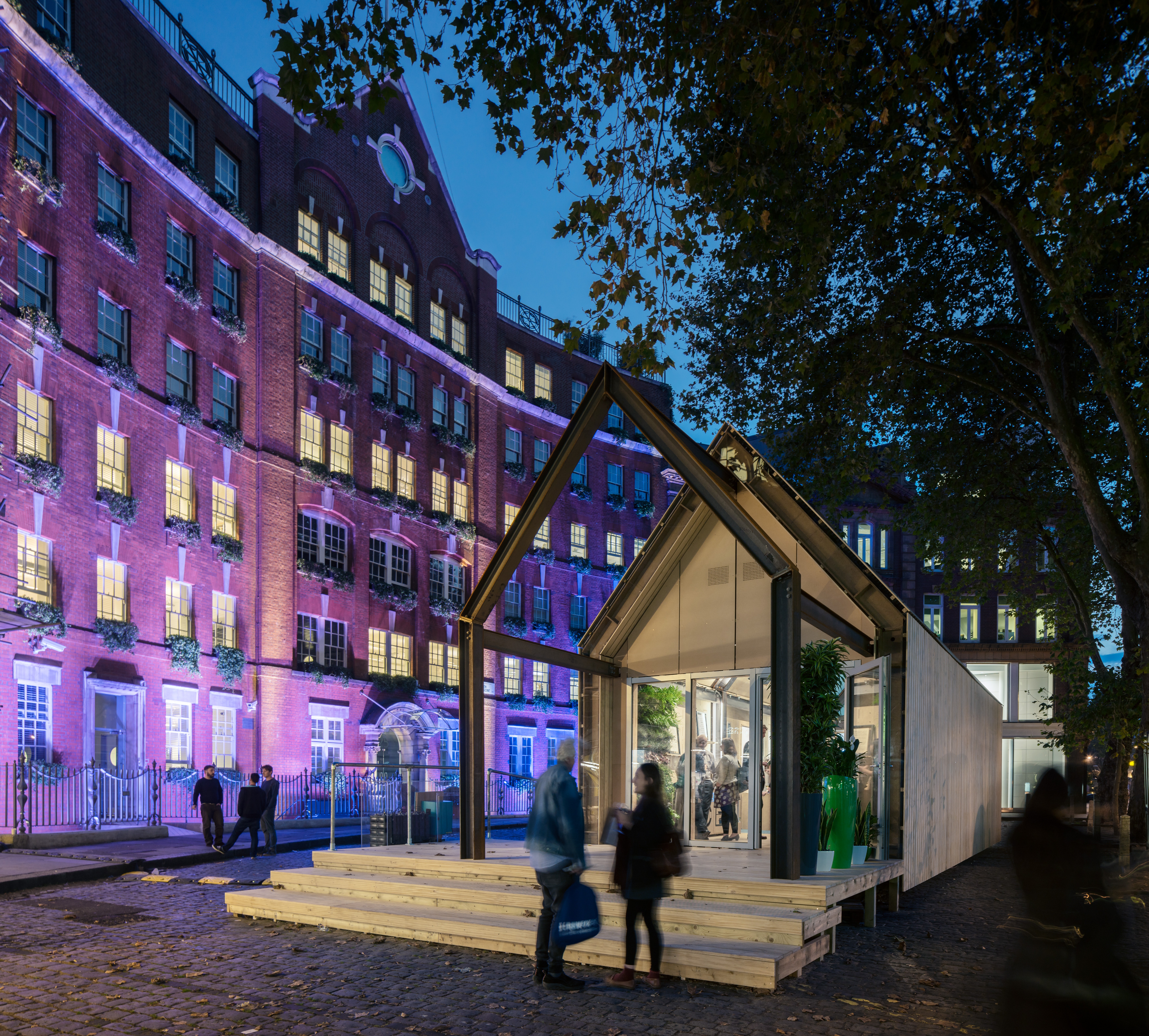 1658166057665 1704apprdmm01i Csimon Kennedy