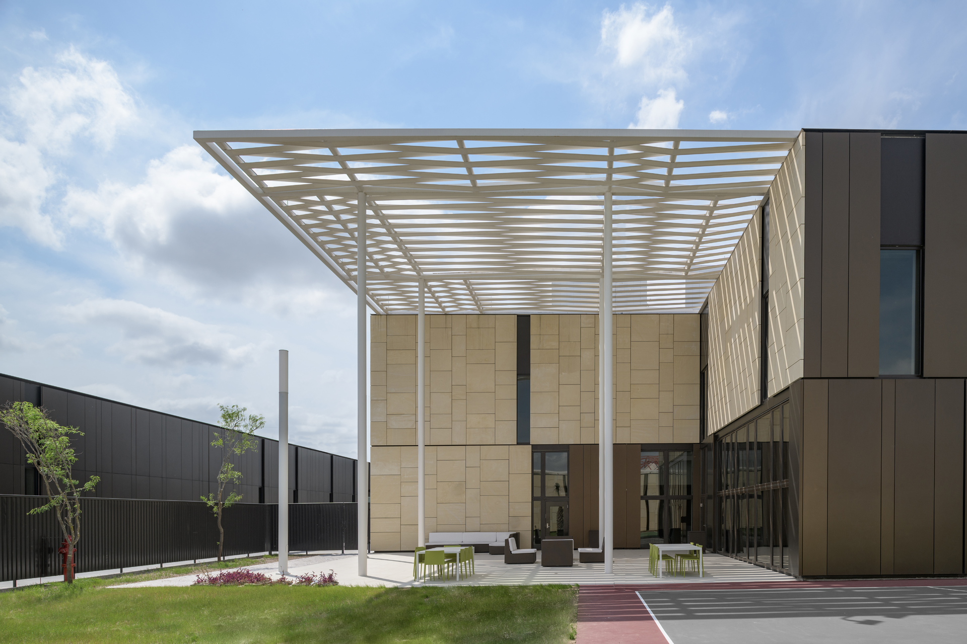 Limestone Exterior 63f511e04ca55