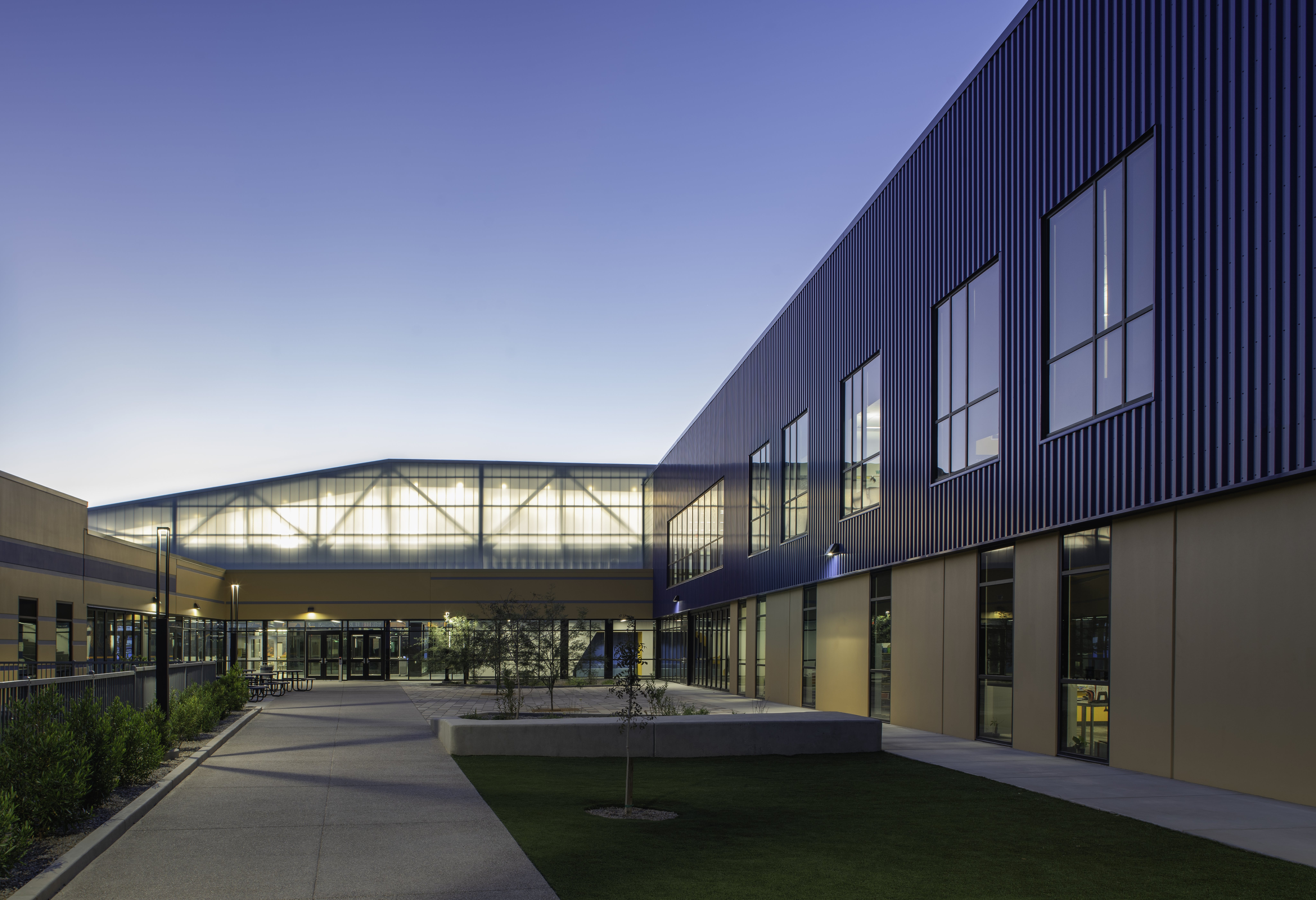 Skybridge with LIGHTWALL 3440