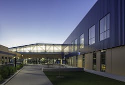 Skybridge with LIGHTWALL 3440 Skybridge with LIGHTWALL 3440