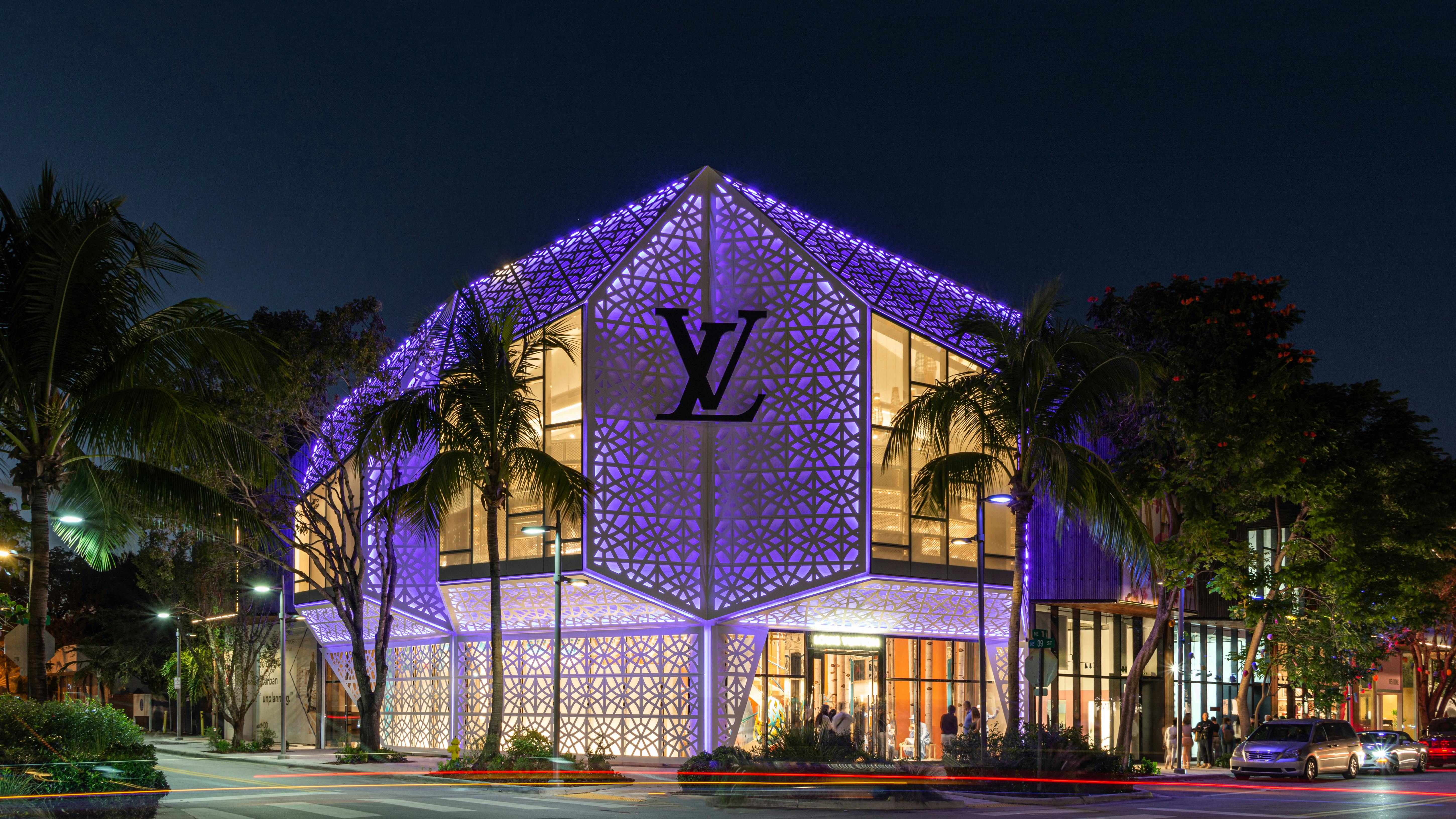 Exterior Louis Vuitton RGB Full Building