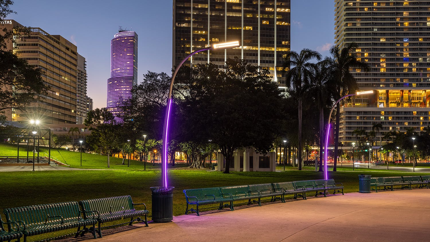 Custom street fixtures by Savino & Miller Design Studio and Louis Poulsen at Bayfront Park, Miami