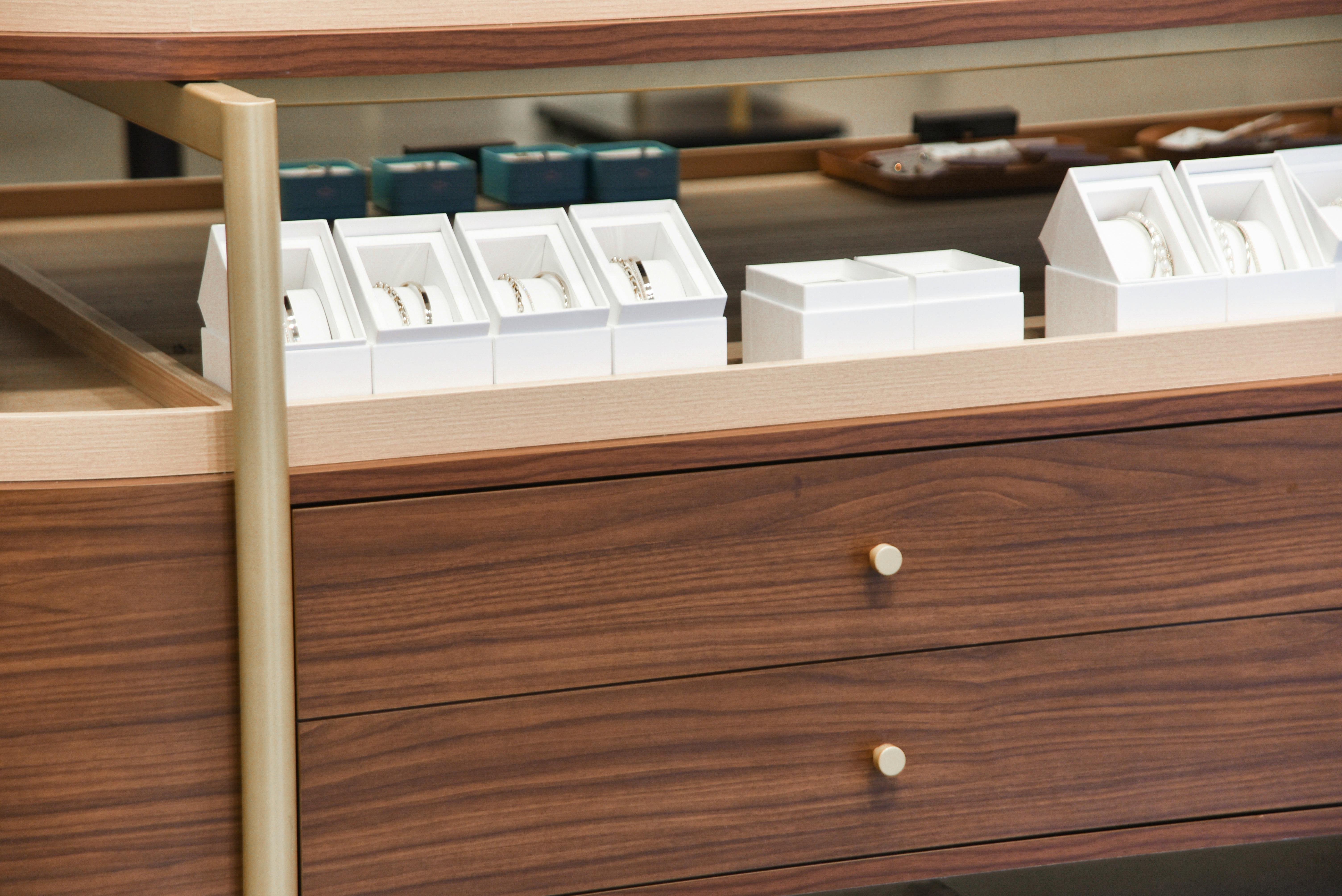 6740eabfbd503c7c2a598a2b 1732232936 Fossilretailwalnutheightssecondaryima